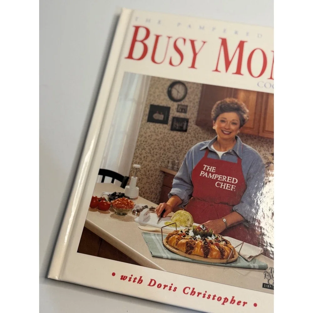 VTG The Pampered Chef Busy Mom's Cookbook White Doris Christopher Hardcover 2003